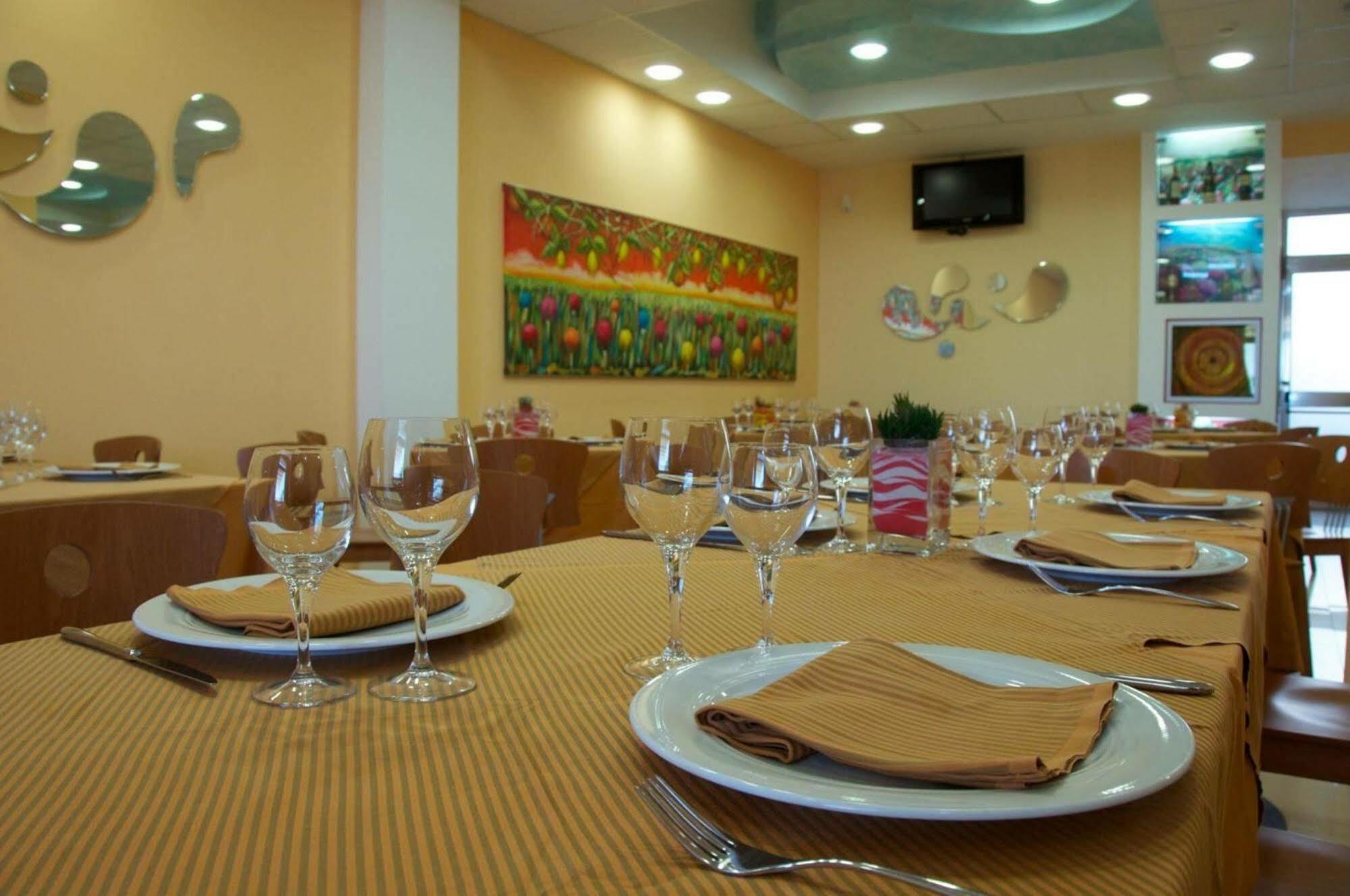 Piccadilly Rooms Restaurant And Beach 산타 마리아 알 바뇨 외부 사진