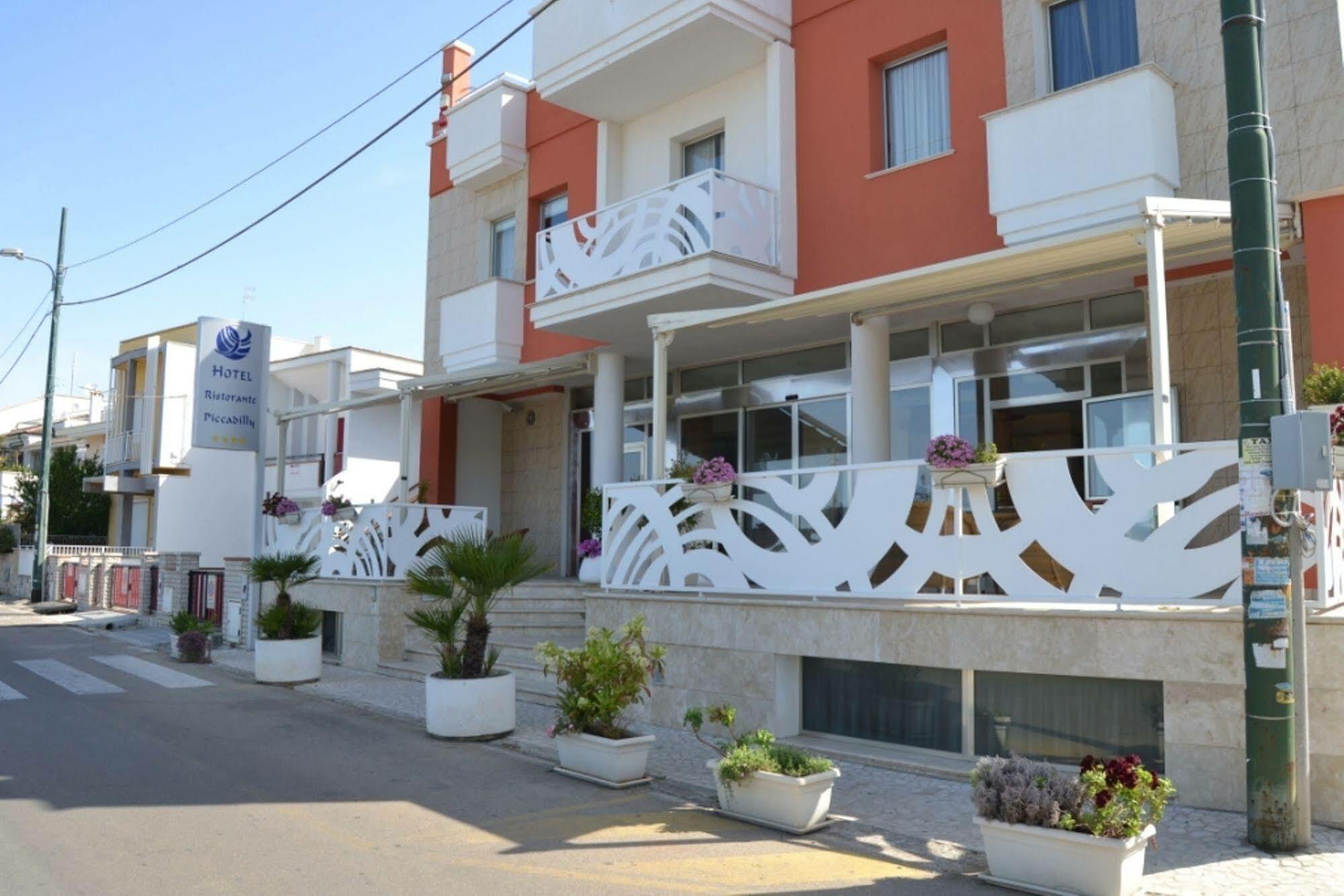Piccadilly Rooms Restaurant And Beach 산타 마리아 알 바뇨 외부 사진